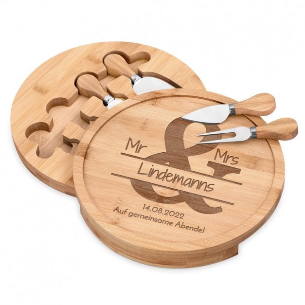 Rundes Käsebrett aus Holz mit Gravur für ein Paar zur Hochzeit, zum Hochzeitstag oder Einweihungsparty