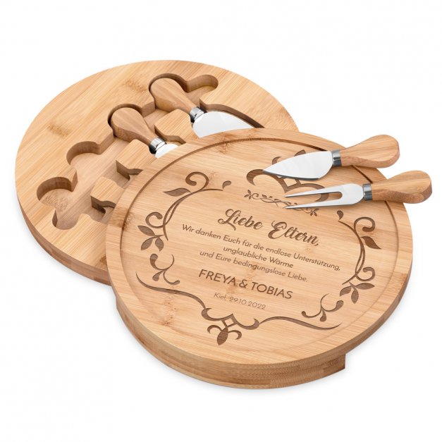 Rundes Käsebrett aus Holz mit Gravur für Ihre Eltern als Hochzeitsdankeschön