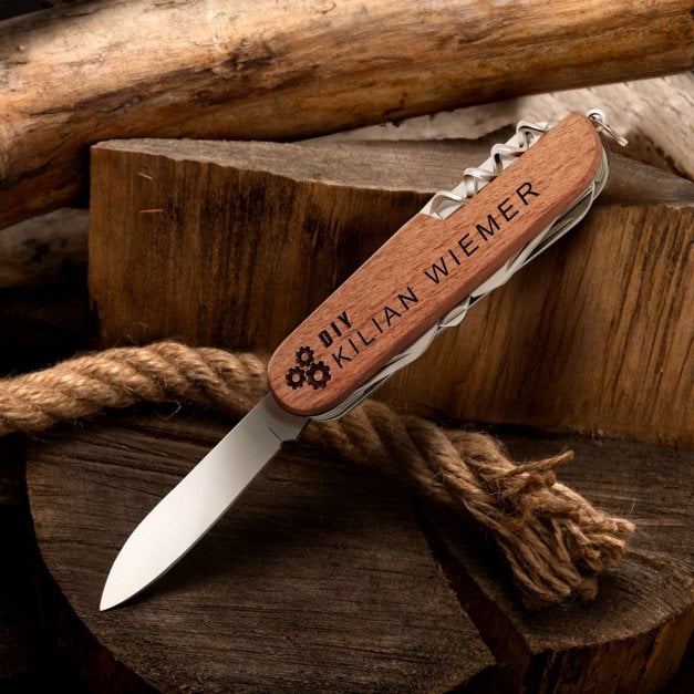 Holz Taschenmesser mit Gravur für einen Heimwerker