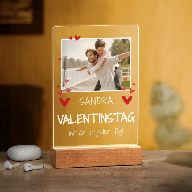 Beleuchteter LED-Rahmen mit eigenen Fotos und Holzständer Größe L für Ihre Freundin Ehefrau zum Valentinstag