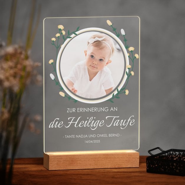 Beleuchteter LED-Rahmen mit eigenen Fotos und Holzständer Größe XL für ein Baby zur Taufe