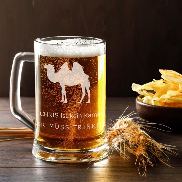 Bierkrug aus Glas mit Gravur Kamel für einen Bierliebhaber