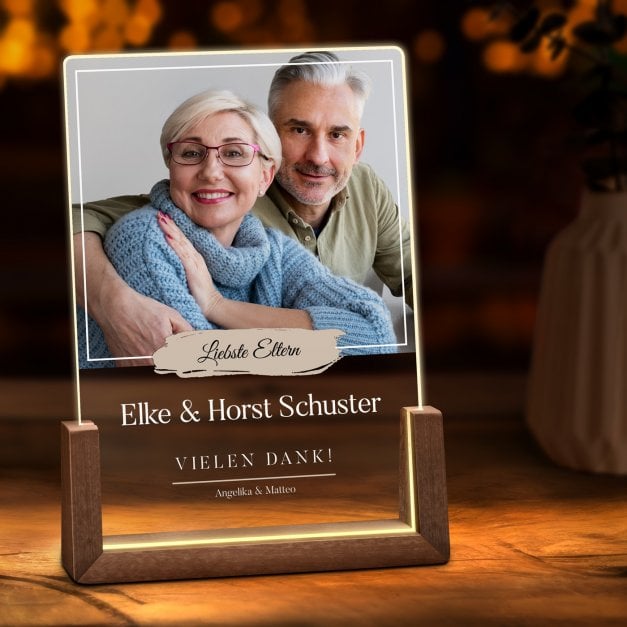 Beleuchtetes Acrylglas mit eigenen Fotos und Holzständer Größe L für Ihre Eltern als Dankeschön