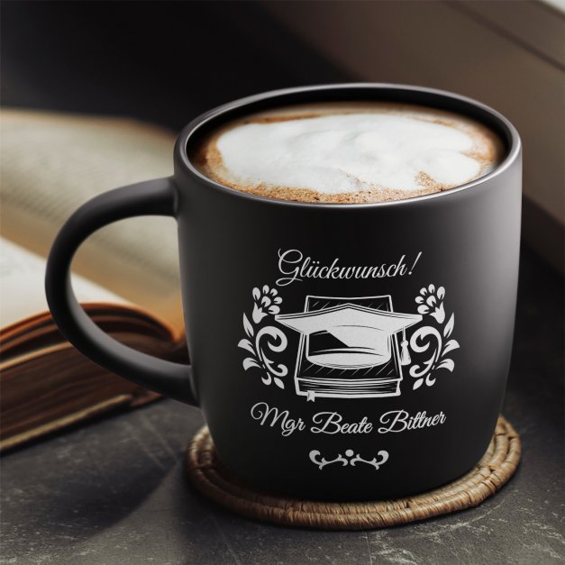 Keramikbecher mit Gravur Schwarz/Matt für einen Hochschulabsolventen