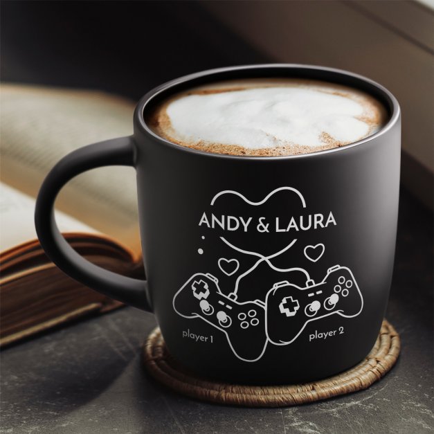 Keramikbecher mit Gravur Schwarz/Matt für ein Gamerpaar zum Valentinstag Jahrestag