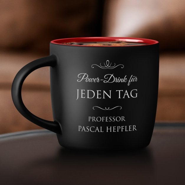 Keramikbecher mit Gravur Schwarz/Matt und Rot für einen Promotor der Diplomarbeit