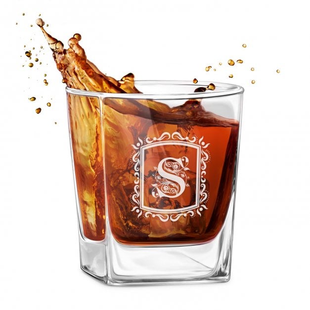 Whisky Glas mit Gravur und eingravierter Initiale für einen Gentleman