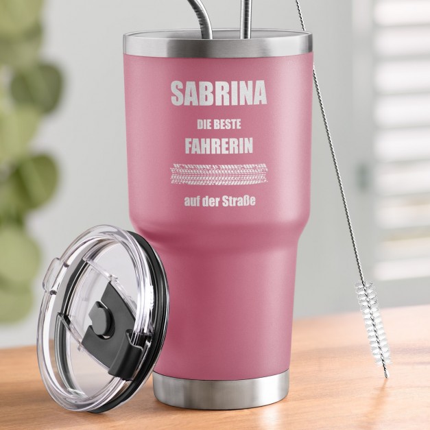 Pink Thermobecher mit transparentem Deckel und Gravur für eine Autofahrerin