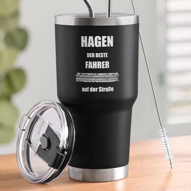 Schwarzer Thermobecher mit transparentem Deckel und Gravur für einen Autofahrer zum Ehrentag