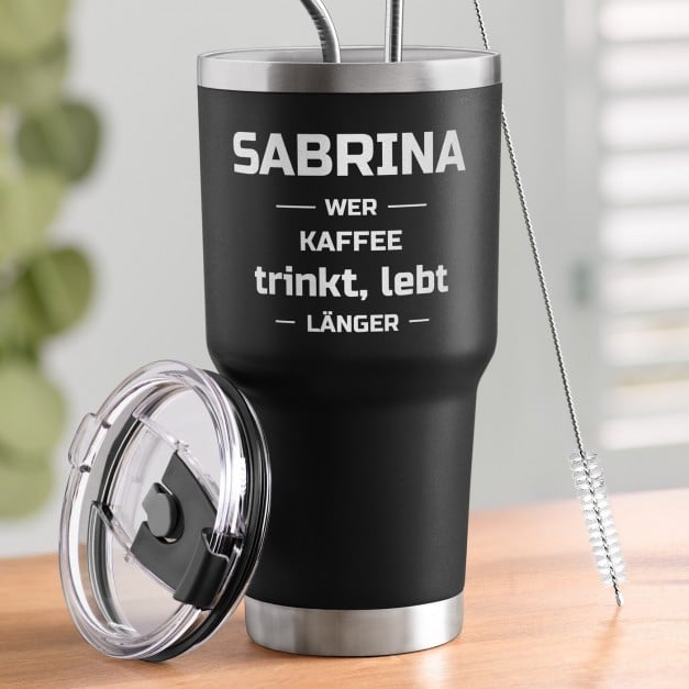 Schwarzer Thermobecher mit transparentem Deckel und Gravur für eine Studentin zum Ehrentag