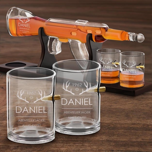 Whisky Karaffe Set in Gewehrform mit 4 Gläsern mit Gravur für einen Abenteuerjäger zum Geburtstag