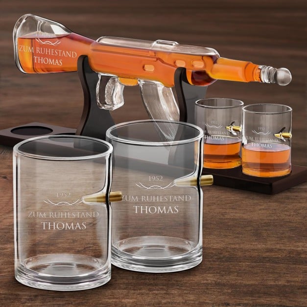 Whisky Karaffe in Gewehrform mit 4 Gläsern mit Gravur für einen Rentner zum Geburtstag