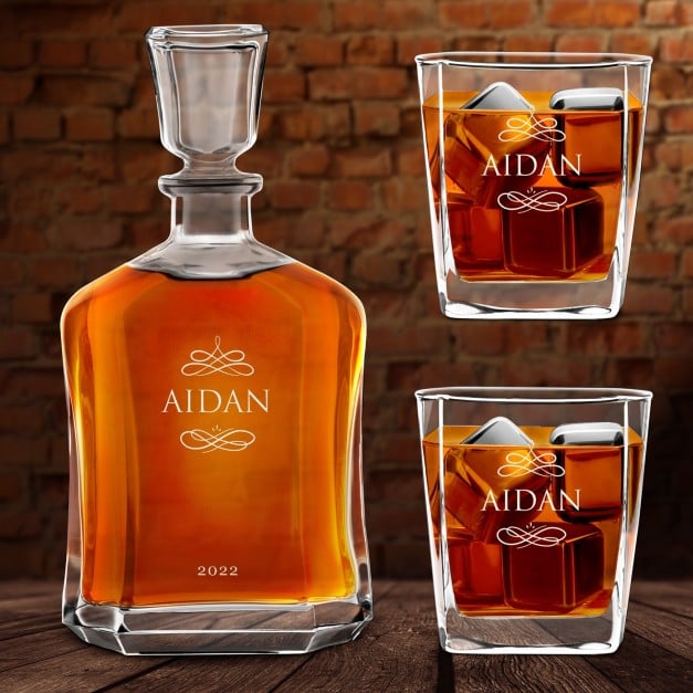 Whisky Karaffe mit 2 Gläsern und eingravierter Widmung für ihn zum Namenstag