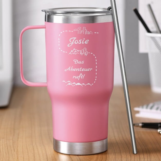 Rosa Isolierbecher mit transparentem Deckel und Gravur für sie eine Weltenbummlerin Bergliebhaberin zum Ehrentag