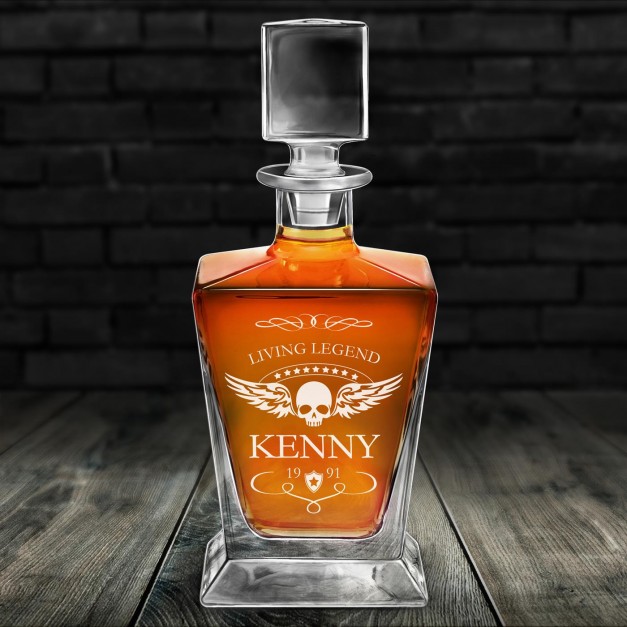 Pyramid Whisky Karaffe mit Gravur für einen Motorradfan zum Geburtstag
