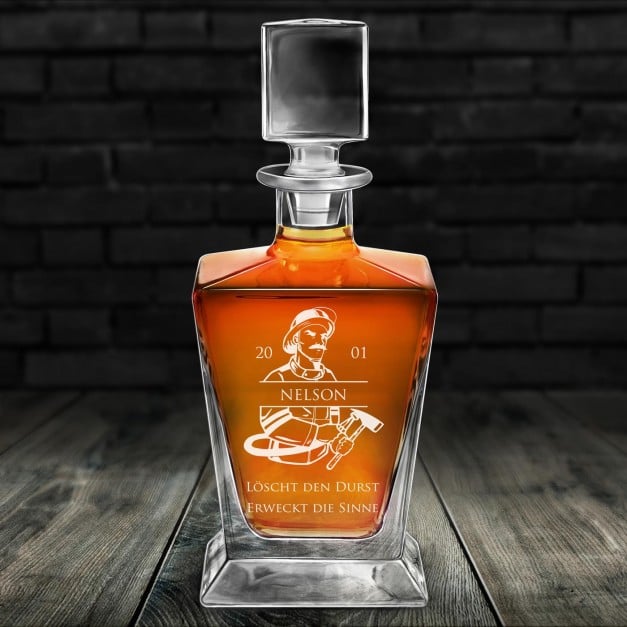 Pyramid Whisky Karaffe mit Gravur für einen Feuerwehrmann zum Geburtstag