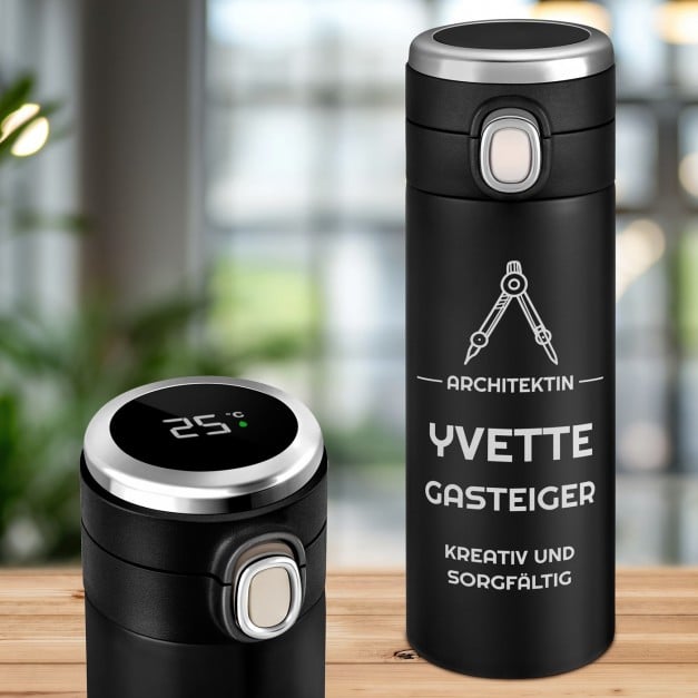 Schwarzer Reisebecher mit Gravur und LED-Touch-Anzeige für eine Architektin