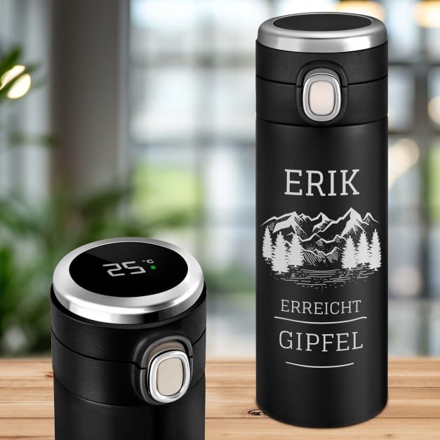 Schwarzer Reisebecher mit Gravur und LED-Touch-Anzeige für einen Bergsteiger Reisefan