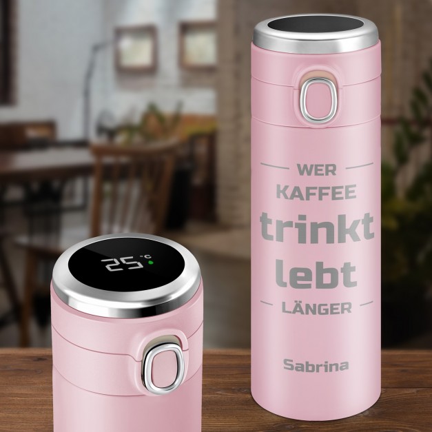 Rosa Reisebecher mit Gravur und LED-Touch-Anzeige für eine Studentin