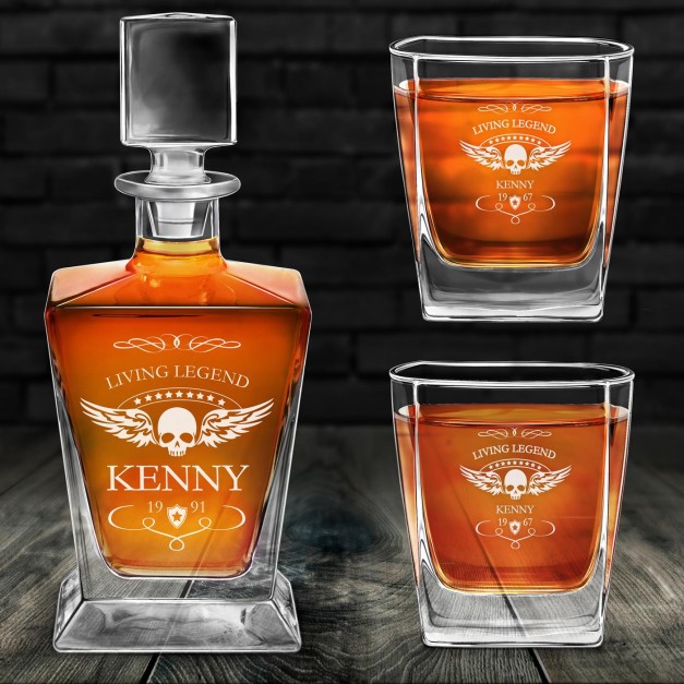 Pyramid Whisky Karaffe mit 2 Gläsern und Gravur für einen Motorradfan zum Geburtstag