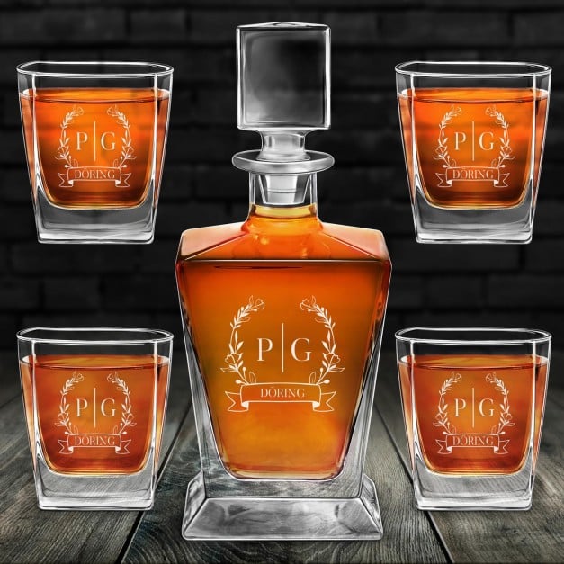 Pyramid Whisky Karaffe mit 4 Gläsern und Gravur für ein Paar zur Einweihungsfeier, Hochzeit