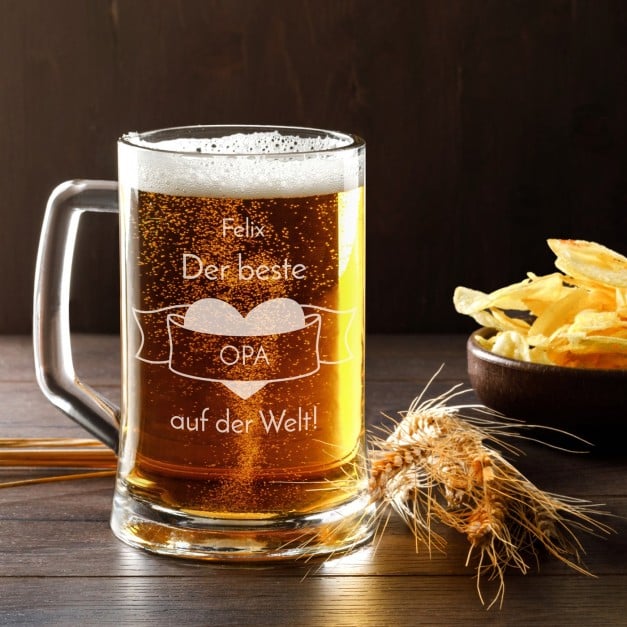 Bierkrug aus Glas mit Gravur zum Opatag