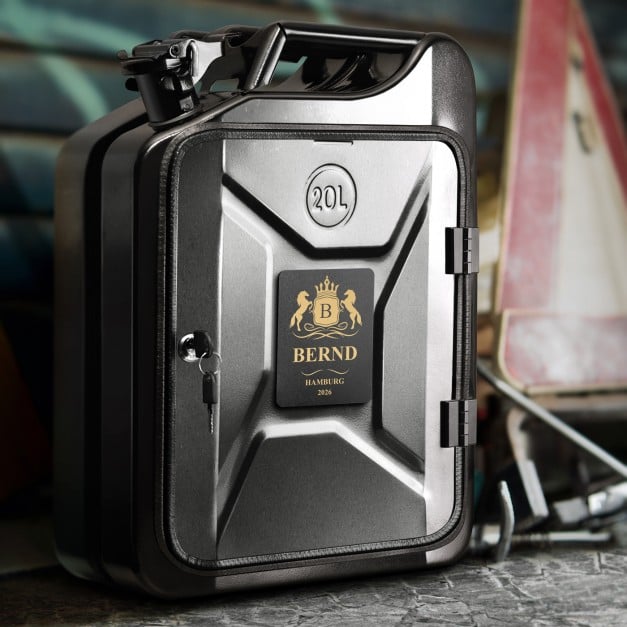 Schwarzer Minibar-Kanister mit Gravur für einen Gentleman zum Geburtstag