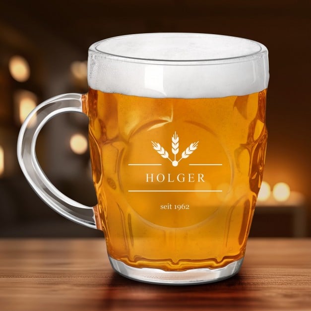 Bierkrug mit eingravierter Widmung einen Mann zum Geburtstag