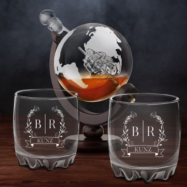 Whisky Karaffe in Globusform mit Schiff mit 2 Gläsern für ein Paar zur Hochzeit, zum Jahrestag