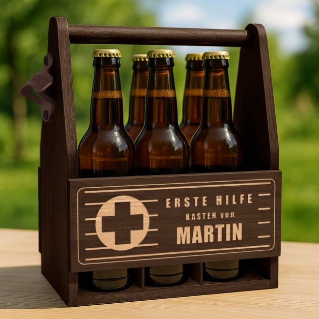 Bierträger aus Holz mit Flaschenöffner und Gravur für einen Arzt, Krankenpfleger zum Geburtstag