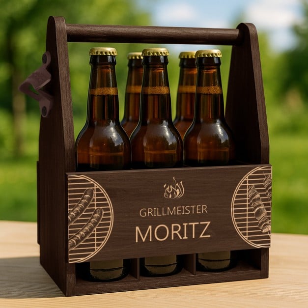 Bierträger aus Holz mit Flaschenöffner und Gravur für einen Partygänger zum Geburtstag