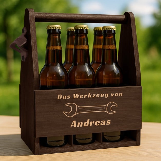 Bierträger aus Holz mit Flaschenöffner und Gravur für einen Heimwerker, Ingenieur oder Mechaniker