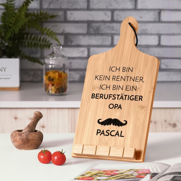 Buchständer in Form eines Küchenbretts mit Aufdruck für Ihren Opa