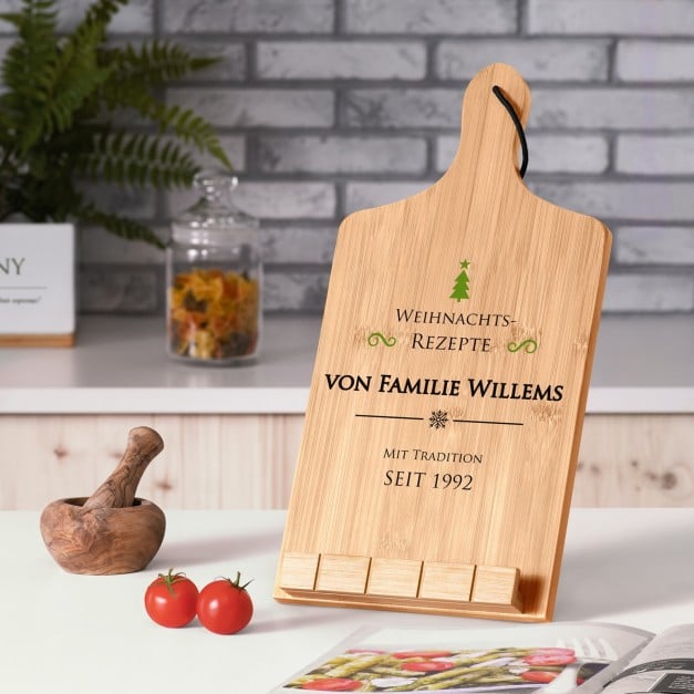Buchständer in Form eines Küchenbretts mit Aufdruck für ein Ehepaar zu Weihnachten