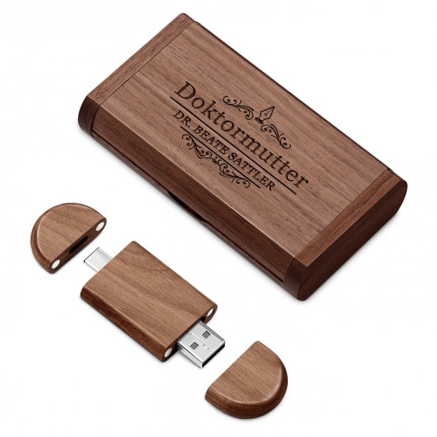 Hölzerner USB-Stick mit Gravur 64 GB für einen Betreuer der Masterarbeit
