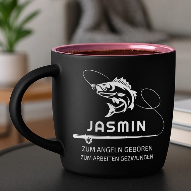 Keramikbecher mit Gravur Schwarz/Matt und Pink für eine Anglerin zum Geburtstag