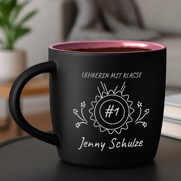 Keramikbecher mit Gravur Schwarz/Matt und Pink für eine Erzieherin Lehrerin