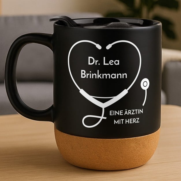Kaffeebecher mit Aufdruck Schwarz/Matt mit Korkboden für eine Ärztin Familienärztin