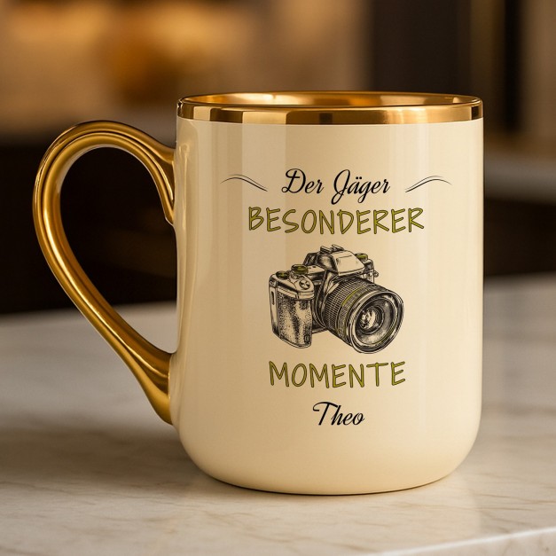 Kaffeebecher mit Goldakzenten und Aufdruck für einen Fotografen