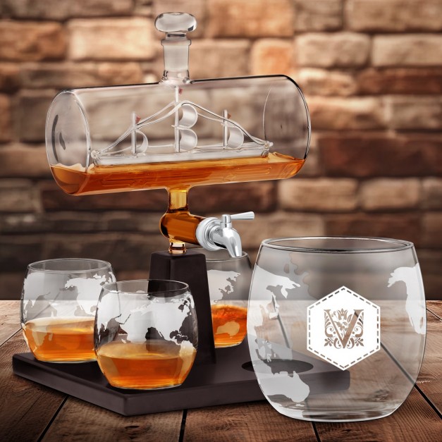 Whisky Karaffe in Schiffsform mit 4 Gläsern mit eingravierter Initiale