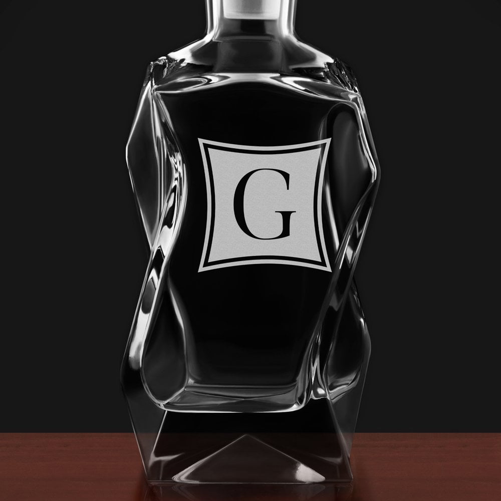 Moderne Whisky Karaffe  mit eingravierten Initialen für sie, ihn, ein Paar und einen Gentleman