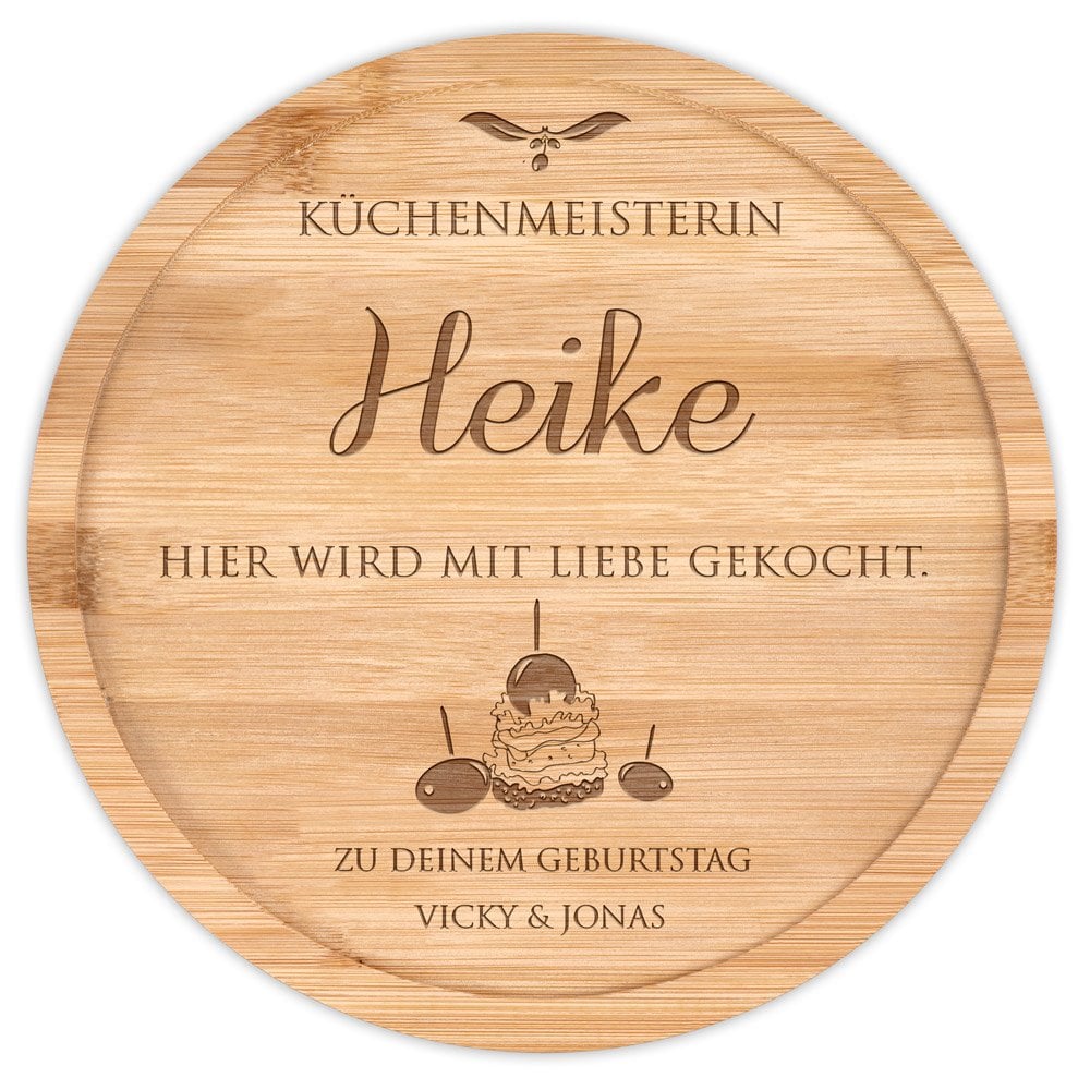 Rundes Käsebrett aus Holz mit Gravur für sie zum Geburtstag
