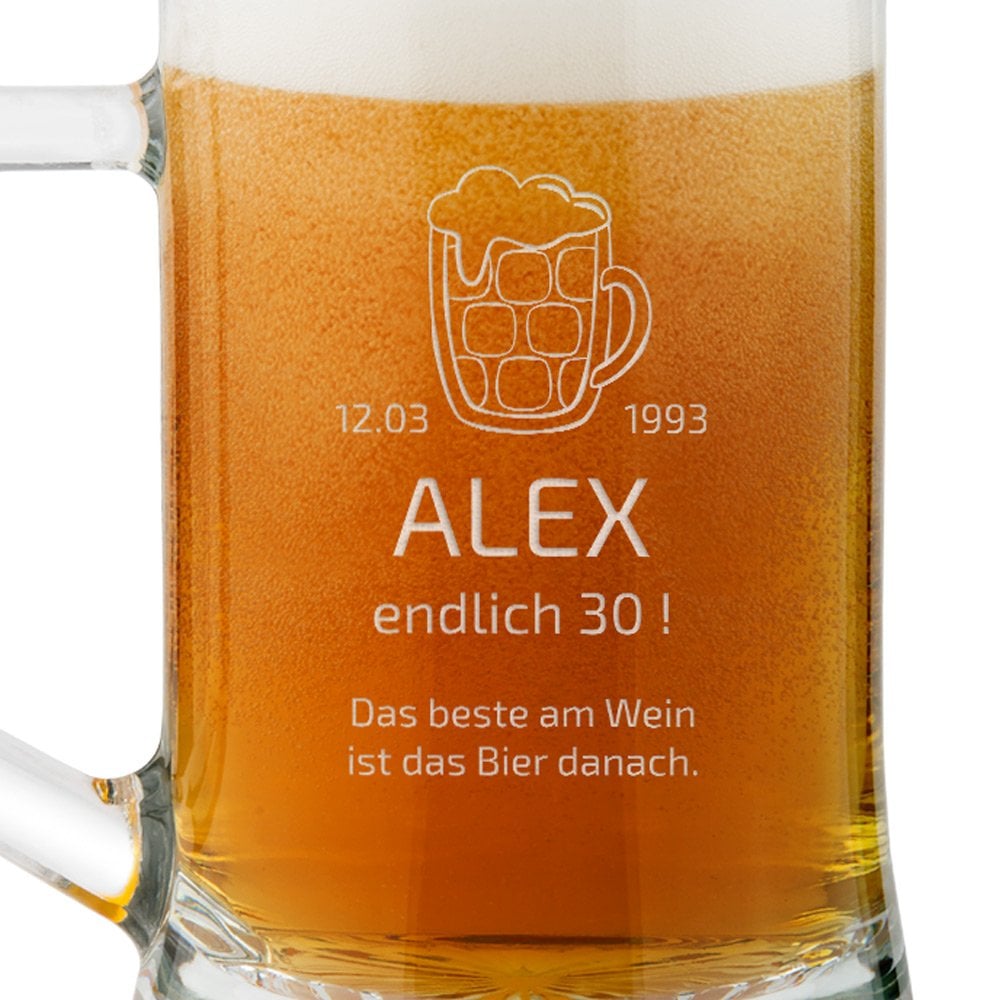 Bierkrug aus Glas mit Gravur für einen leidenschaftlichen Bierconnoisseur zum 30. Geburtstag