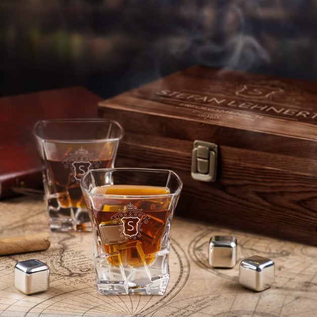 Whisky Steine Set in Holzbox mit 2 Gläsern und Gravur für ihn zur Beförderung
