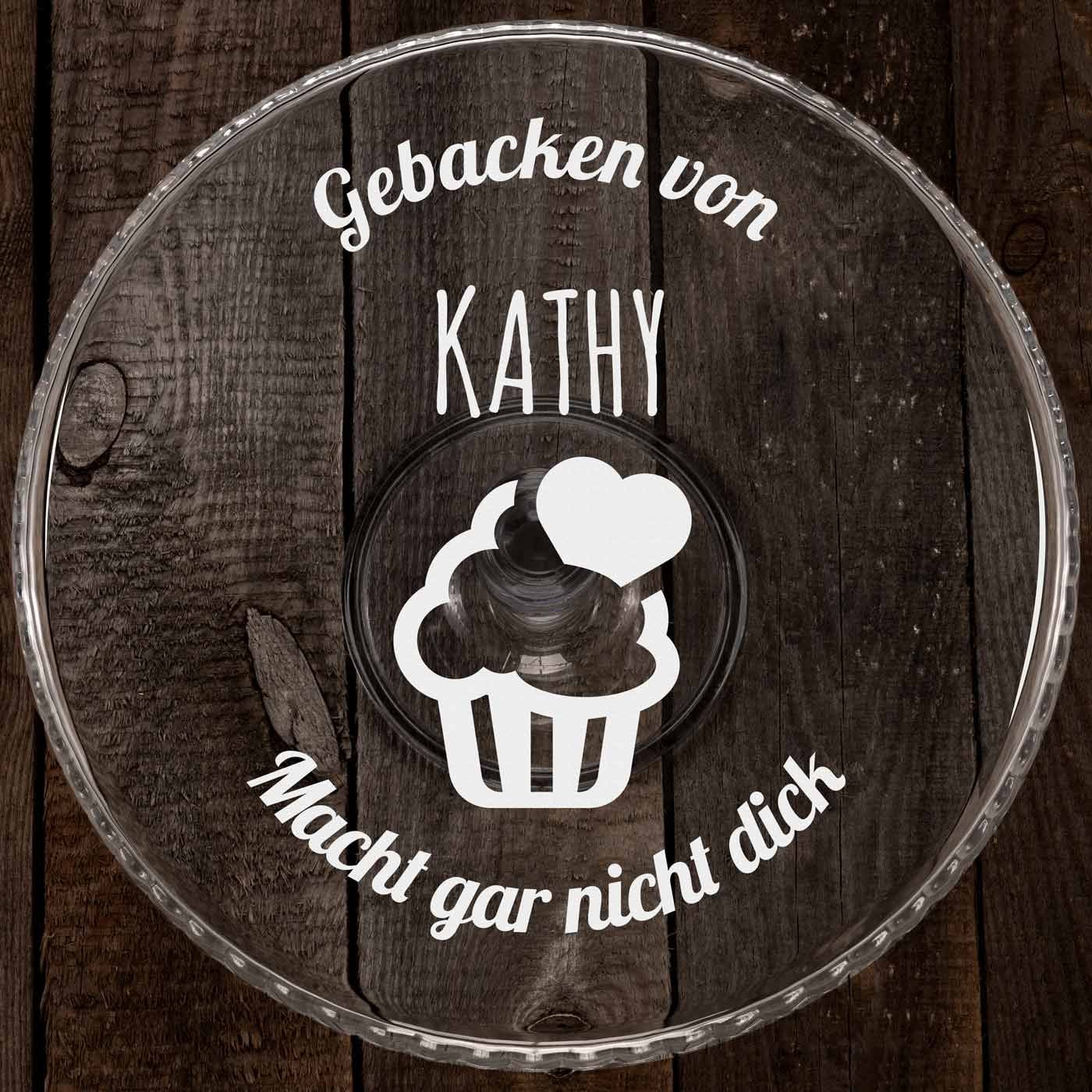 Kuchenplatte aus Glas mit Gravur für eine Konditorin