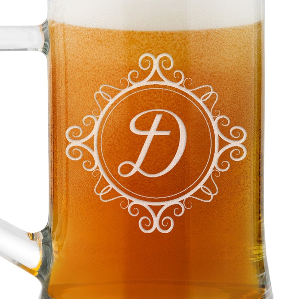 Bierkrug aus Glas mit eingravierter Initiale für einen Gentleman