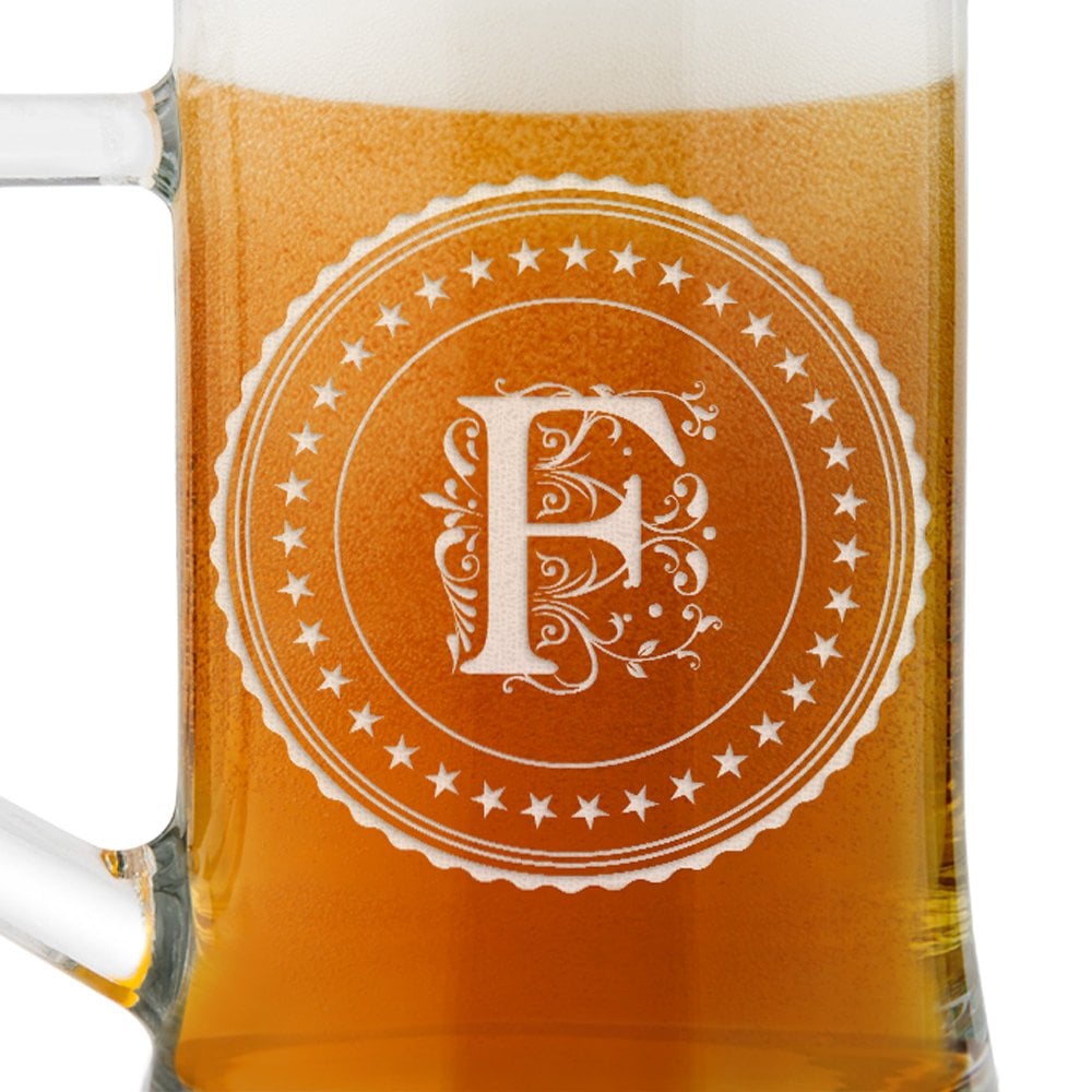 Bierkrug aus Glas mit Gravur für einen Partymenschen zum Geburtstag