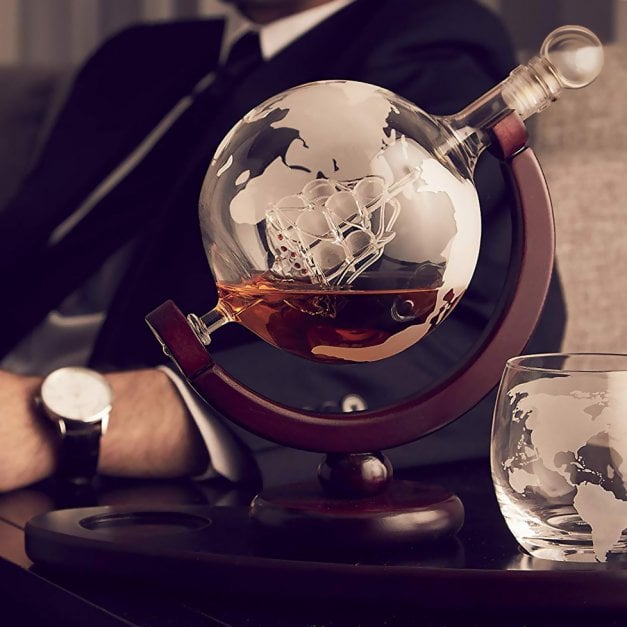Whisky Karaffe in Globusform mit Schiff mit 2 Gläsern für ein Paar