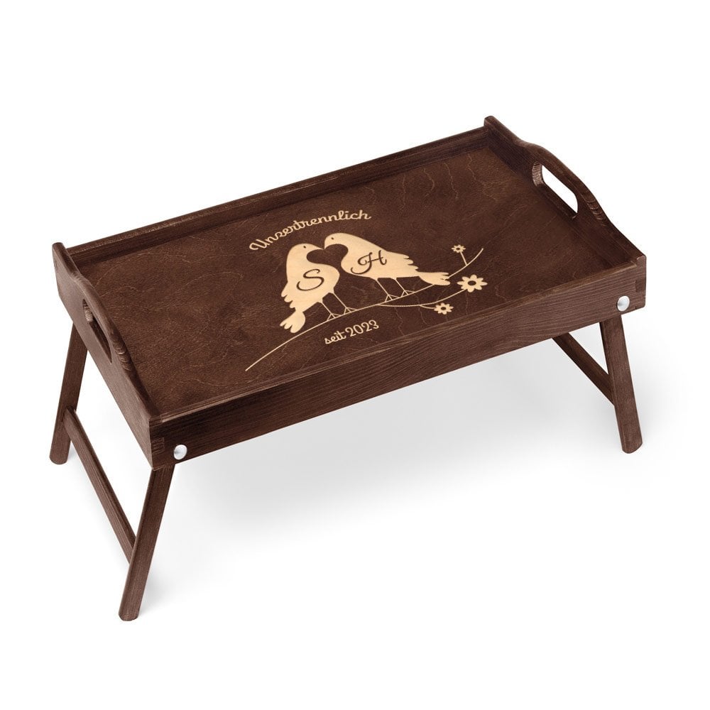 Klappbarer Tabletttisch aus Kiefernholz mit Gravur Dunkelbraun für ein Liebespaar zur Trauung zum Hochzeitstag zur Einweihung