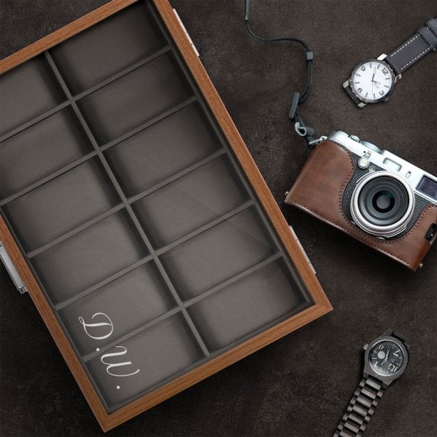 Uhrenbox aus Holz mit Gravur und Initialen für einen Gentleman